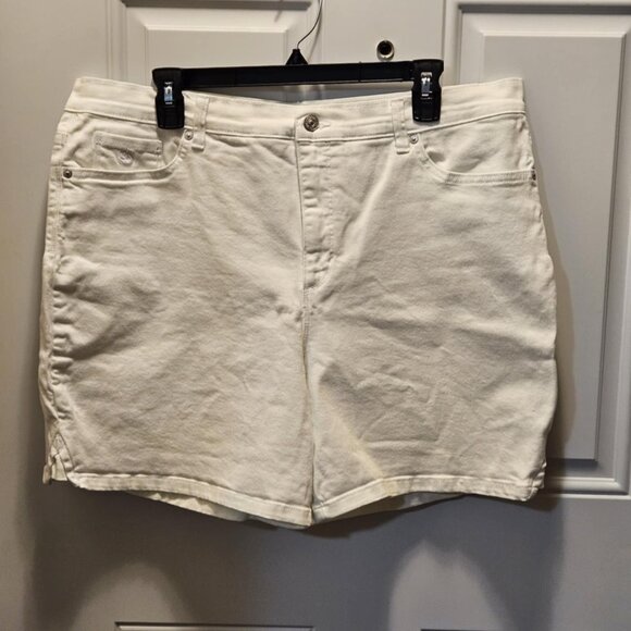 Gloria Vanderbilt White Shorts All-Around Slimming Effect Women's Amanda S - Picture 1 of 3